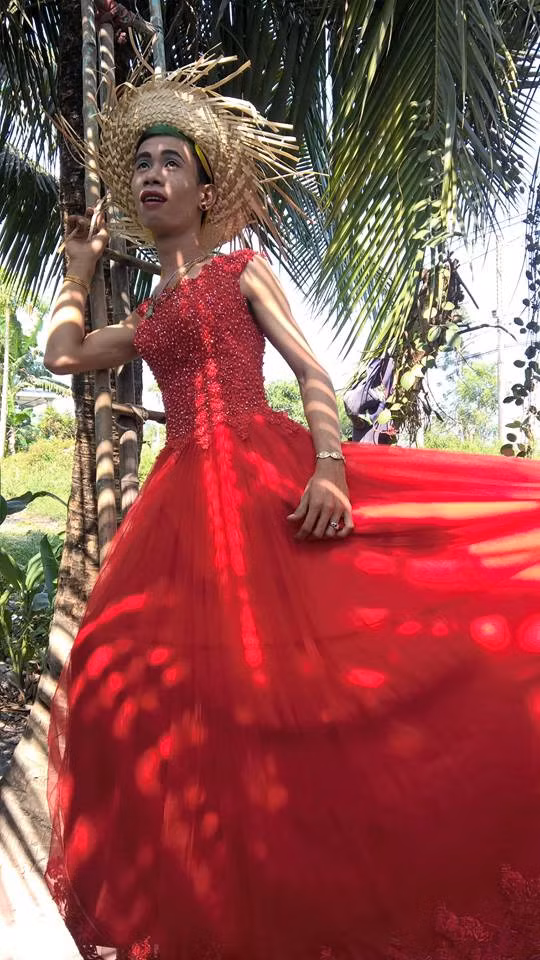 Dù bị nhiều người chửi bới thậm tệ nhưng có vẻ như Thánh Sò lấy điều đó làm niềm vui và việc càng nhiều người chửi anh ta thì anh ta càng nổi tiếng. Đây được xem như một cách đeo mặt mo để nổi tiếng giống những các nhân vật thảm họa trước đây từng nhịn nhục.