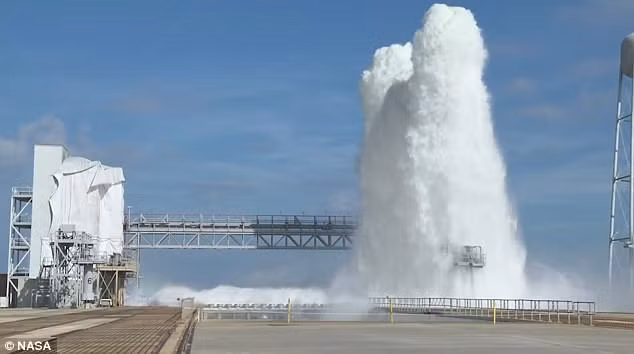 Choang ngop canh dong co ten lua phun 1,7 trieu lit nuoc len cao