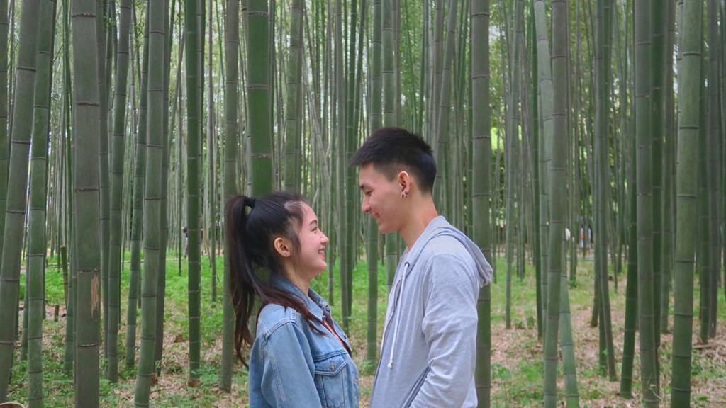 Trước đó, trên trang cá nhân, Ketmany Sivilay thường xuyên chia sẻ những khoảnh khắc tình tứ, lãng mạn bên bạn trai.