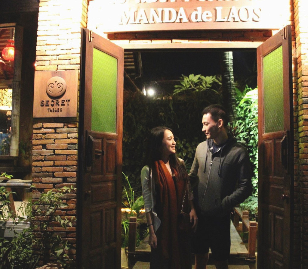 Mới đây, trên trang cá nhân, Ketmany Sivilay đăng một số bức ảnh chụp với bạn trai. Cùng chú thích ảnh thông báo sắp lấy chồng. Dân mạng khá bất ngờ bởi việc cô bạn xinh đẹp này sắp lên xe hoa.