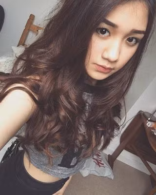 Ngoài kinh doanh, bạn trai của Ketmany Sivilay yêu thích thể thao, đặc biệt là trượt ván. Dưới những bức ảnh chụp cùng người yêu, Xayalop được dân mạng khen ngợi vì vẻ ngoài điển trai và phong cách trẻ trung, năng động.