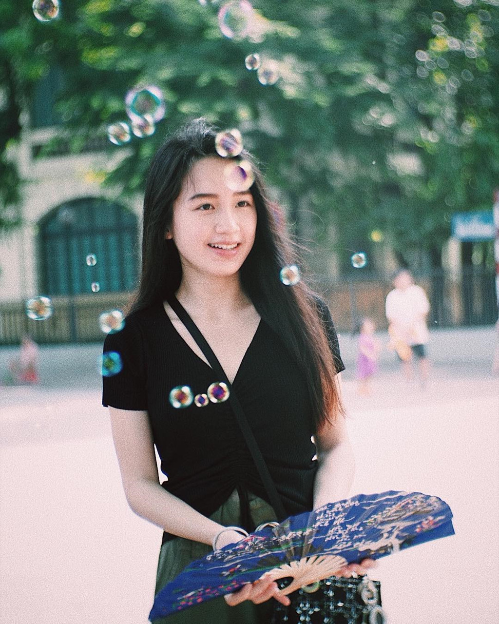 Trong ngày sinh nhật người yêu, cô hot girl 9X Lào viết trên Instagram: 'Lần nữa chúc mừng sinh nhật anh, người đàn ông duy nhất của em'.