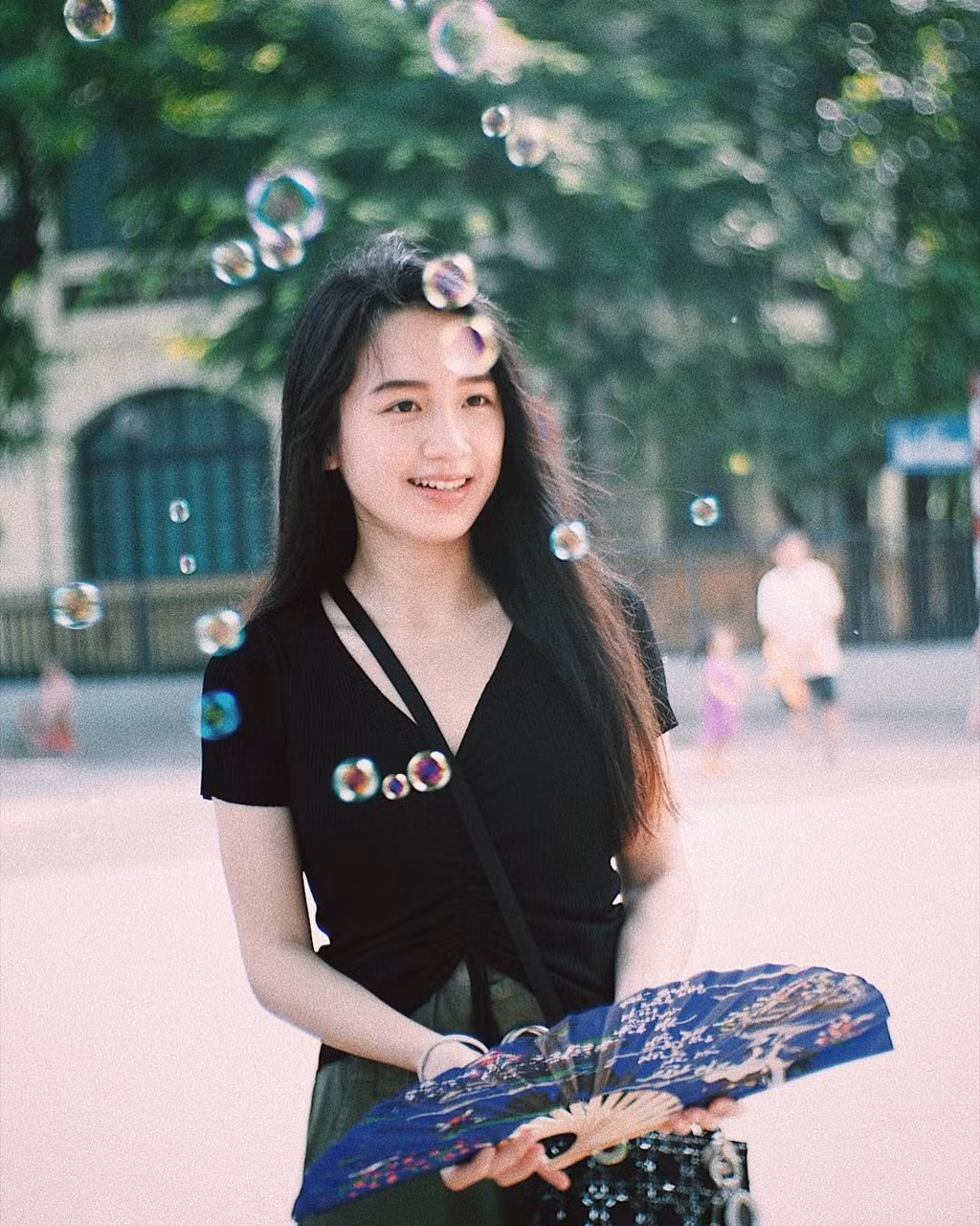 Trong ngày sinh nhật người yêu, cô hot girl 9X Lào viết trên Instagram: 'Lần nữa chúc mừng sinh nhật anh, người đàn ông duy nhất của em'.