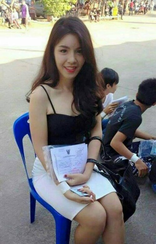 Theo AFP, tháng 4 hàng năm, lực lượng vũ trang Thái Lan sẽ bắt đầu xét tuyển nghĩa vụ quân sự, tuyển chọn nam thanh niên khỏe mạnh trong độ tuổi từ 21-30. Người ứng tuyển phải có sức khỏe tốt, cao ít nhất 1m6, vòng ngực tối thiểu 76 cm. Bất kỳ ai trốn tránh nghĩa vụ, nếu bị phát hiện sẽ phải đối mặt với án tù 3 năm.