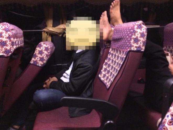 Đôi bàn chân vô duyên.