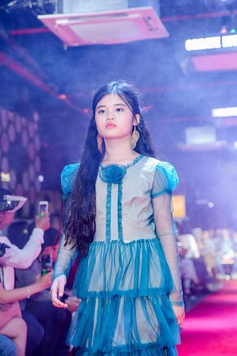 Trang Anh tự tin sải bước trên các sàn diễn thời trang trong cũng như ngoài nước.