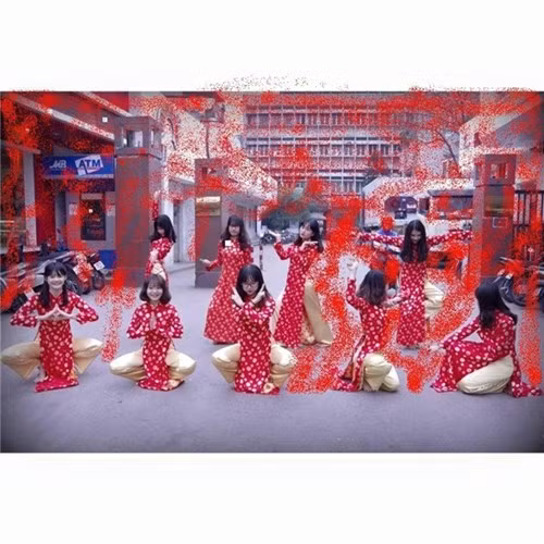 Nhìn vào bức ảnh này thì nhiều người tưởng rằng các cô gái này đang nghịch bột màu.