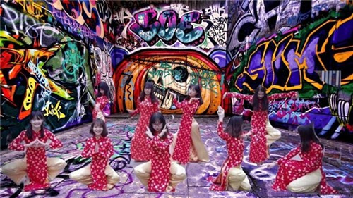 Khi các nữ hiệp rơi vào tay “thánh” photoshop có niềm đam mê tuyệt đỉnh Audition thì họ chẳng khác gì những vũ công chuyên nghiệp trong game.