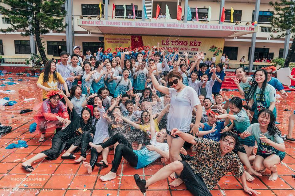 Hình ảnh các chiến binh "ướt nhẹp" sau trận bóng nước.