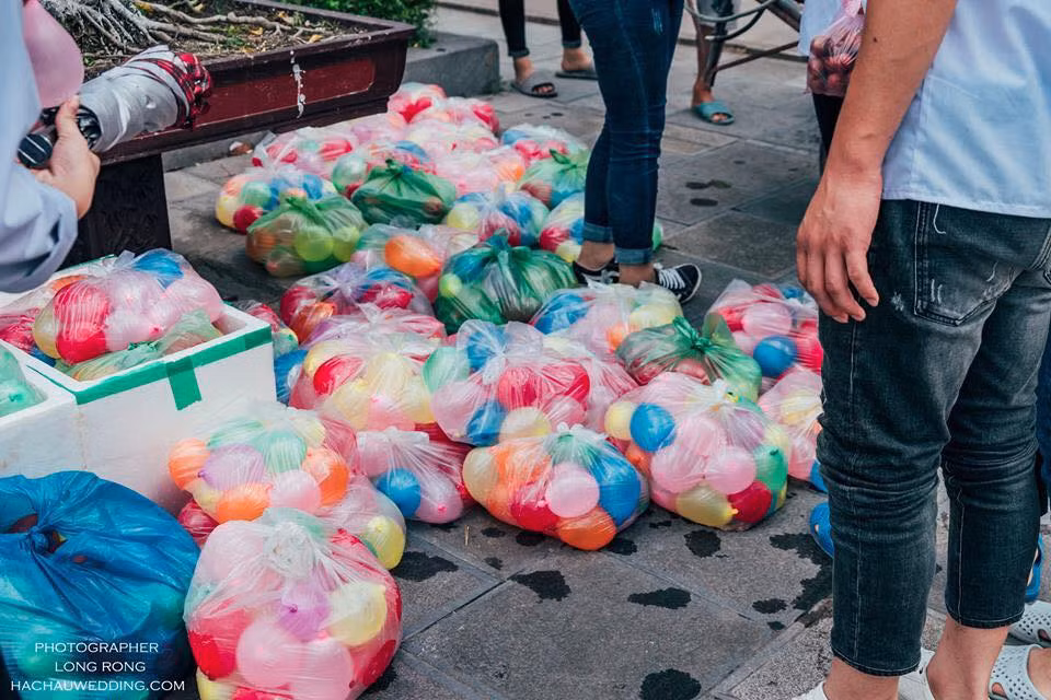 Tuy nhiên, vẫn còn một số ý kiến cho rằng đây chỉ là một trò chơi xả stress và cộng đồng mạng không nên quá nặng nề về vấn đề này mà mất đi sự thoải mái cho các bạn học sinh.