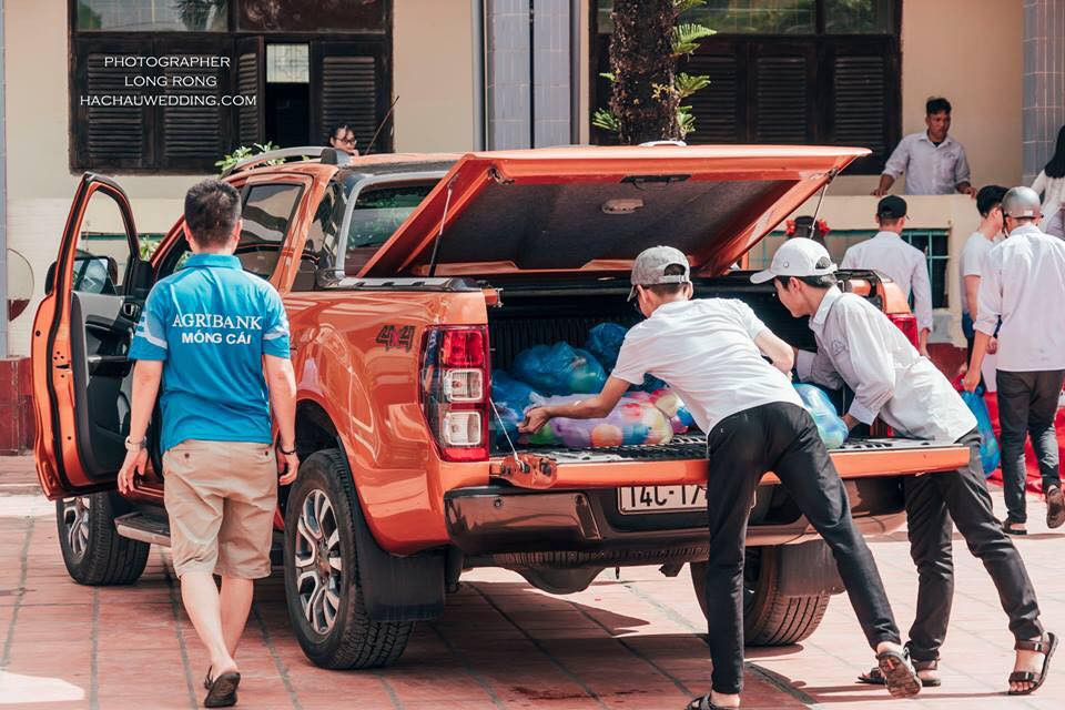 Nickname Kiên Trần có bình luận: "Theo mình đây chỉ là một trò chơi khá bình thường để lưu lại kỉ niệm. Có chơi thì có chịu, dẫu sao các bạn học sinh thoải mái và chuẩn bị bước vào những ngày thi vượt cấp quan trọng sắp tới".