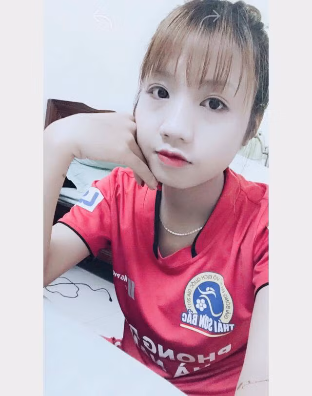 Trần Thị Duyên hiện được bố trí chơi ở vị trí hậu vệ trái. Cô là gương mặt mới được Phong Phú Hà Nam sử dụng mùa giải này. Quê của búp bê của bóng đá nữ Việt Nam này ở Bình Lục (Hà Nam).