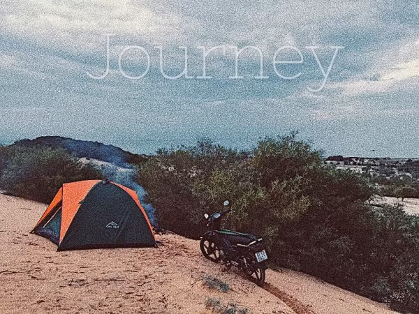 Chuyến hành trình tuy chưa kết thúc, nhưng Thái Sơn và mẹ đã có khá nhiều kỷ niệm. Như chuyện ngủ trong một chiếc lều cạnh đường khiến bà có phần sợ hãi. Nhưng vượt qua điều đó, mẹ anh vẫn sẵn sàng cùng con trải nghiệm những điều mới mẻ. Ảnh trong bài: Facebook nhân vật.