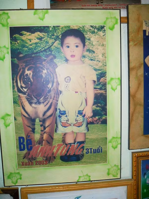 Khoe ảnh thủa bé ngộ nghĩnh không chỉ là cơ hội để mỗi người nhớ về thời thơ ấu của mình, mà đó còn là những ký ức đẹp bên gia đình hay bạn bè và để thấy bản thân đã thay đổi nhiều như thế nào.