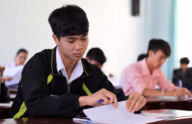 Ngoài việc thi đấu, Công Phượng cùng các đồng đội tại HAGL cũng đi học để có tấm bằng đại học thể thao.