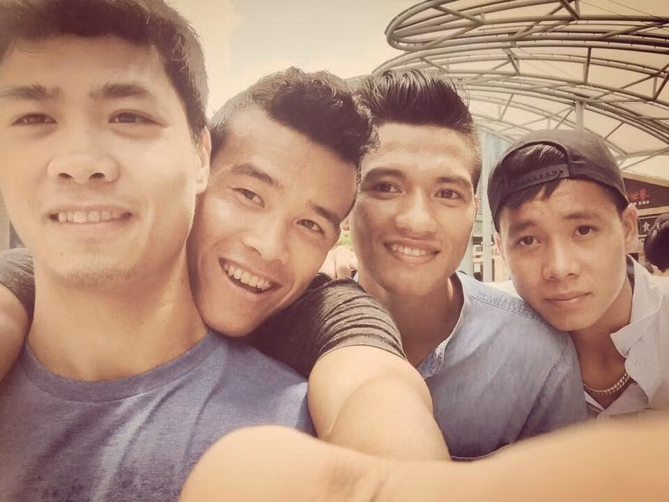 Trong đợt xả trại vừa qua tại Singapore sau trận thắng Brunei ở vòng bảng SEA Games 28, Công Phượng cùng với các đồng đội đã đi chơi tại công viên Universal Studio.