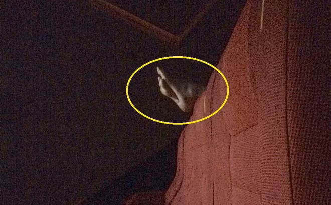 Hành vi gác chân lên ghế trong rạp chiếu phim từng bị lên án rất nhiều từ CĐM cũng như sự nhắc nhở từ các nhân viên ở rạp chiếu.