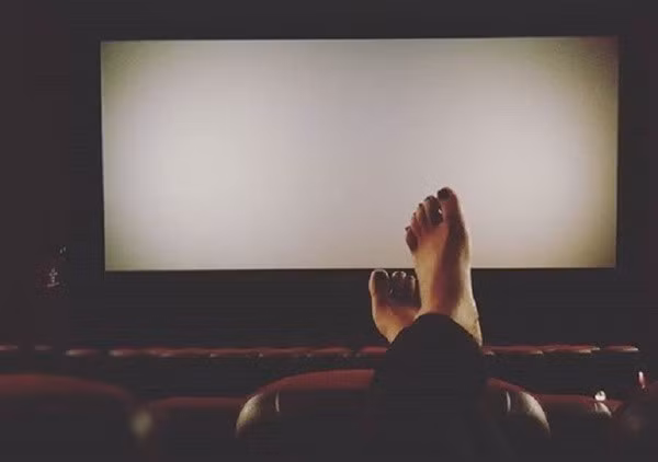 Sự thoải mái của các bạn khi xem phim nhưng lại khiến những người khác khó chịu khi xem phim cùng rạp.