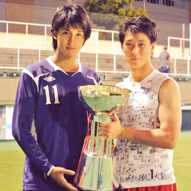 Tuy nhiên, với những gì cầu thủ Nhật Bản này chia sẻ lên Instagram, nhiều cô gái không thể không dành lời khen cho vẻ ngoài đẹp trai, thần thái đôi lúc không khác gì diễn viên của anh.