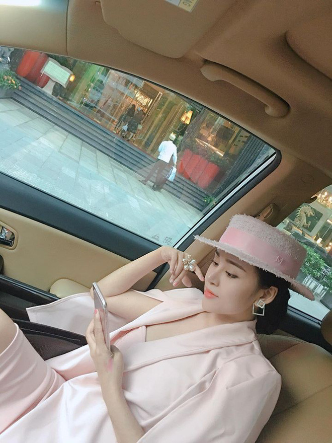 Nhờ lại cách đây khoảng 5 năm, cái tên Bà Tưng nổi lên như một hiện tượng trên mạng xã hội. Những clip nhảy nhót khiêu gợi, hở hang da thịt và những quan điểm sốc nổi về chuyện giới tính đã khiến cô gặp phải rất nhiều phản ứng của cộng đồng mạng.