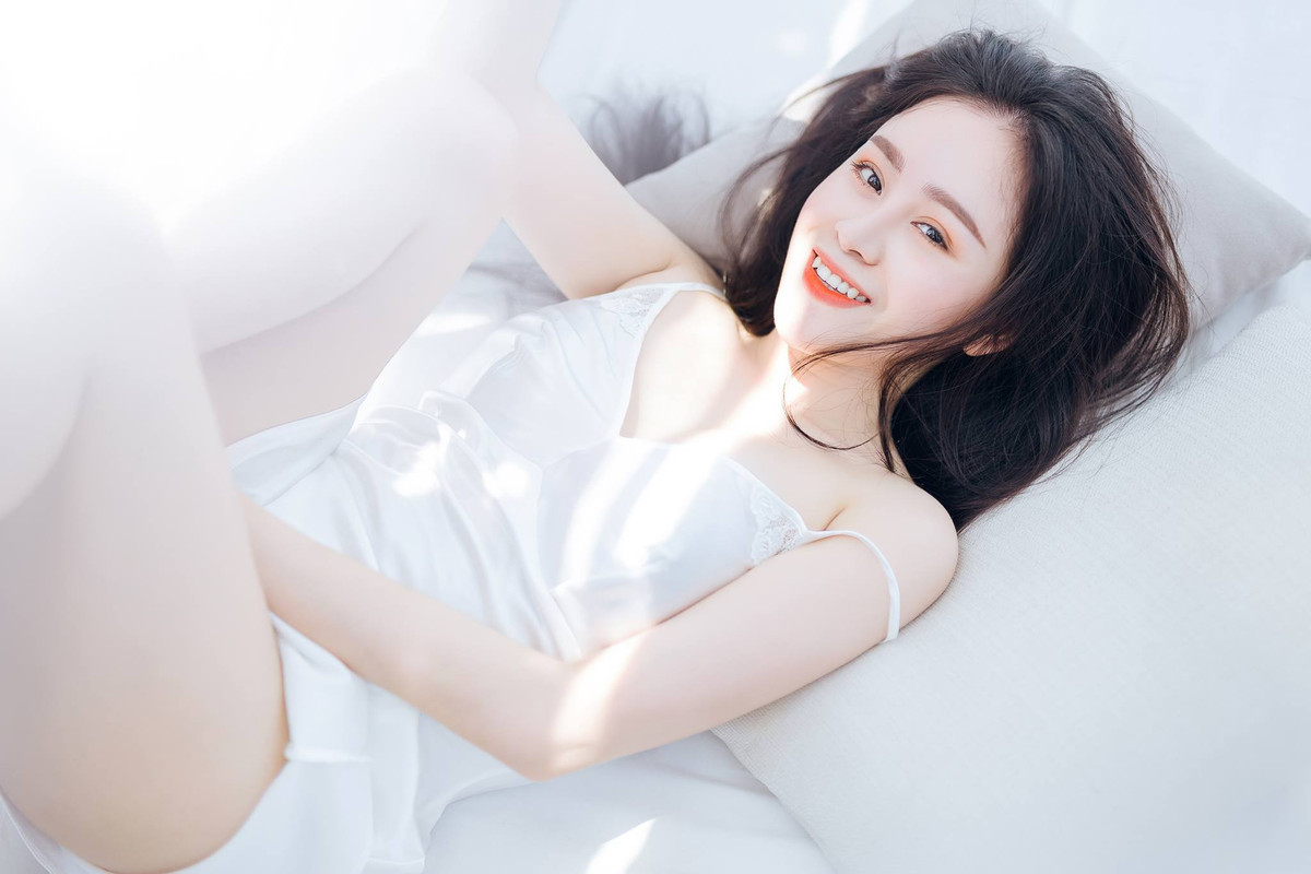 Huyền Anh từng tâm sự, cô cảm thấy thấy hài lòng với cuộc sống hiện tại và thấy vui khi mình đã tìm được một con đường đi chắc chắn hơn, được nhiều người ủng hộ hơn.