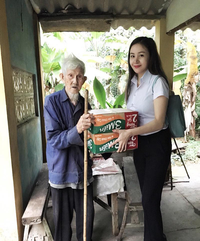 Chia sẻ với nhiều tờ báo sau hành trình 5 năm nổi tiếng của mình, Huyền Anh cho biết, cô từng cảm thấy buồn và mệt mỏi khi cứ mở mắt ra là đọc được những dòng bình luận tiêu cực. Thế nhưng biết rằng đó là hậu quả do chính những việc làm bồng bột, nông nổi của mình gây ra nên cô chấp nhận.