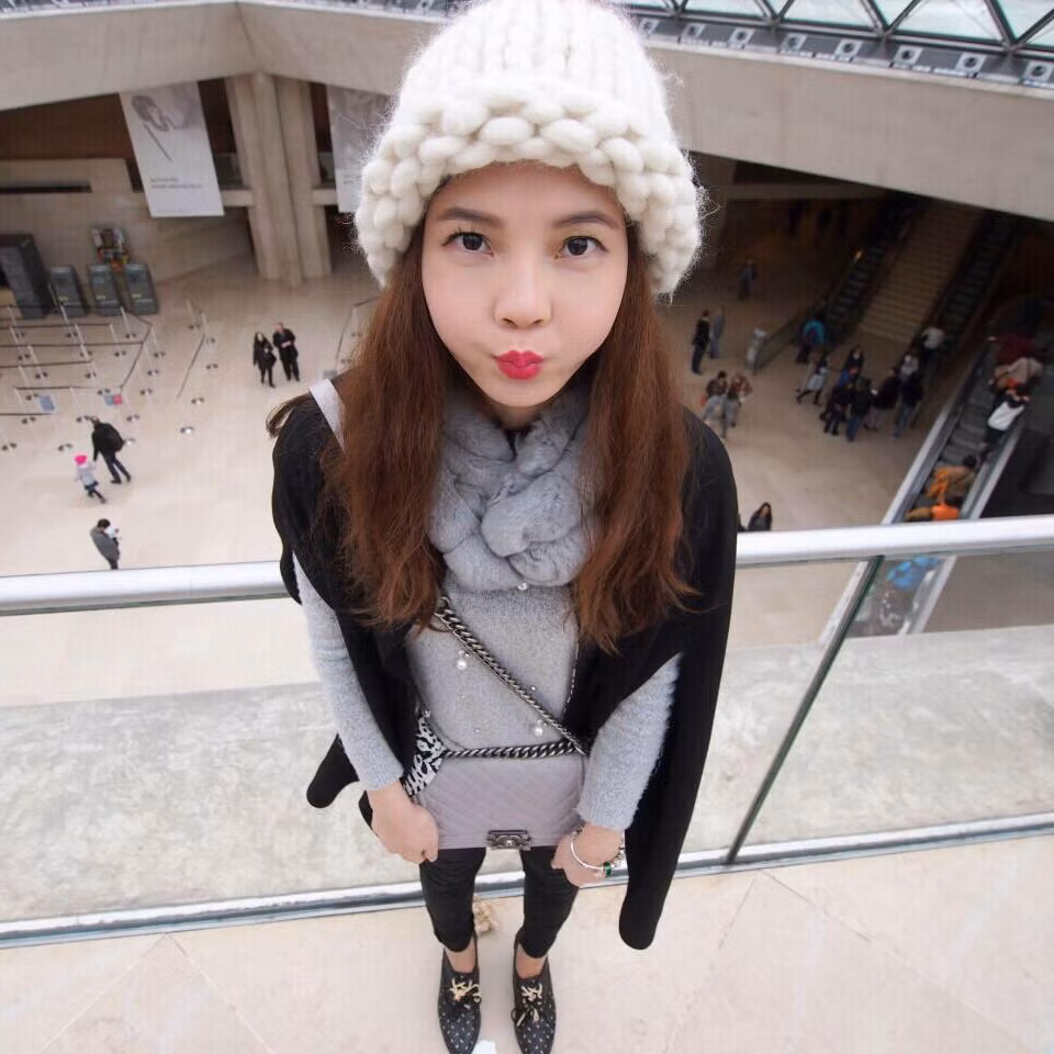 Nhưng để đánh đổi với việc uống trà ở Anh, mua sắm tại Hàn Quốc, đi Bali ngắm hoàng hôn, qua Hà Lan xem hoa tulip, ở khách sạn năm sao... mỗi người theo công việc này đều phải đối mặt với việc giờ giấc sinh hoạt trái với nhịp sinh học.