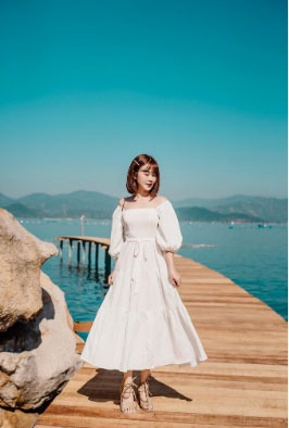 Bên cạnh việc đóng MV, tham gia quay cùng nhóm trên Youtube, Ribi Sachi còn làm mẫu ảnh cho nhiều cửa hàng thời trang.