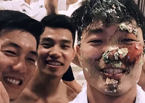 Bây giờ, khi sinh nhật của Xuân Trường đã đến, chắc chắn các đồng đội của anh, cụ thể là ở HAGL, không bỏ qua cơ hội để tặng đội trưởng U23 Việt Nam sự “ trả thù ngọt ngào”.