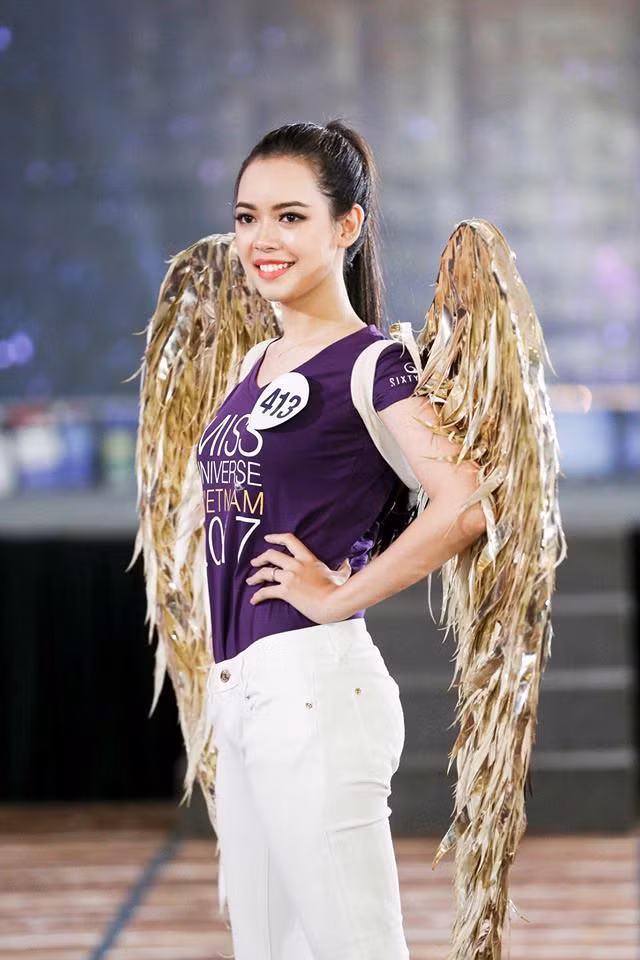 Bùi Thanh Hằng (24 tuổi) Hà Nội, là gương mặt được cộng đồng mạng cũng như ban giám khảo của cuộc thi Hoa hậu Hoàn vũ Việt Nam 2017 chú ý khi thể hiện tài năng chơi đàn piano, giao tiếp tiếng Anh lưu loát.