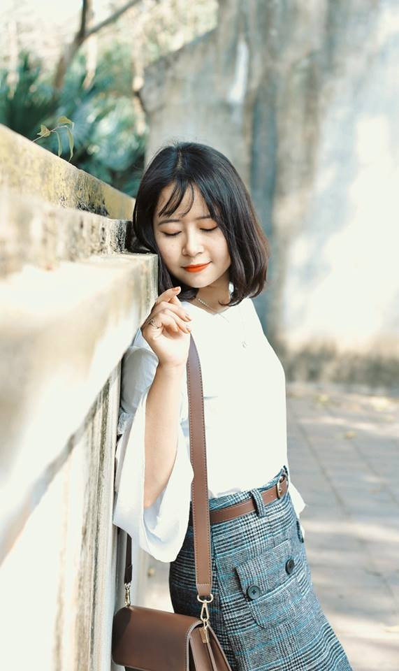 Ngoài ra, Nhung Nhung cũng đính chính rằng thông tin "rao bán" đã bị cô bạn thân "làm quá". "Số đo 3 vòng mình không được chuẩn thế đâu, chỉ 86-65-90 thôi".