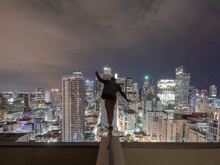 Tiếp lời nickname Tuấn Hàn bày tỏ: "Trên cao không khí loãng, đầu óc kém hoạt động. Nhờ có chuyện gì xảy ra có phải tan xương nát thịt không? Đúng là cho ăn, cho học mà chẳng được cái tác dụng gì ngoài việc nghịch ngu".