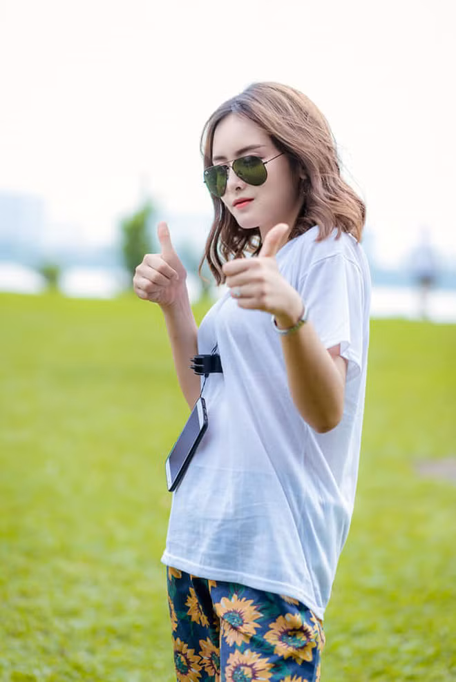 Kim Khanh sở hữu gương mặt ưa nhìn và vóc dáng nhỏ nhắn.