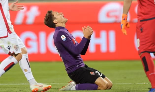 Tiền vệ Federico Chiesa vẫn đang cân nhắc liệu có nên gia hạn hợp đồng với Fiorentina vào thời gian sắp tới hay không và đây là niềm vui cho MU.