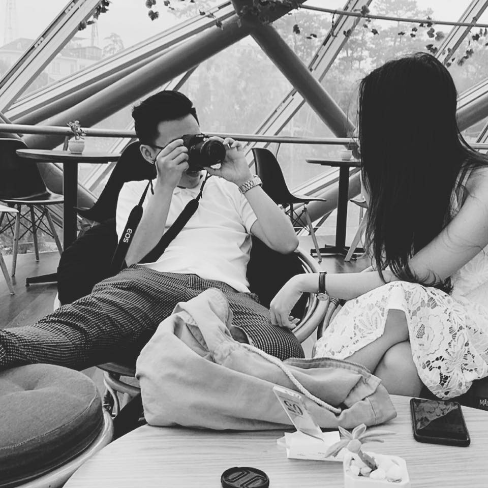 Được biết, quyển love coupon này do chính tay của bạn trai Hồng Ngọc thiết kế nội dung kèm những hình ảnh được vẽ tay.