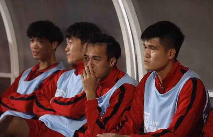 Lúc đầu nhiều khán giả chưa hiểu vì sao các tuyển thủ Việt Nam lại ăn mừng theo cách này. Nhưng sau đó, họ biết rằng chiếc áo này là của Văn Toàn, người đã gặp một chấn thương trước khi trận đấu giữa ĐT Việt Nam và Campuchia tại AFF Suzuki Cup 2018 diễn ra.