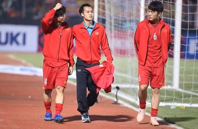 Dù khó khăn đang đến với Văn Toàn, nhưng tất cả cùng nhau chia sẻ, yêu thương như anh em trong một gia đình và đó là tập thể ĐTQG Việt Nam tại AFF Cup 2018.