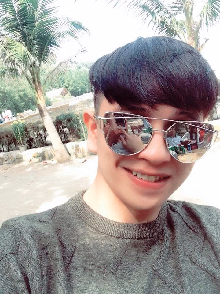 Nụ cười tươi rói mang phong cách nam thần là điểm nhấn trên khuôn mặt của Ken Julien.