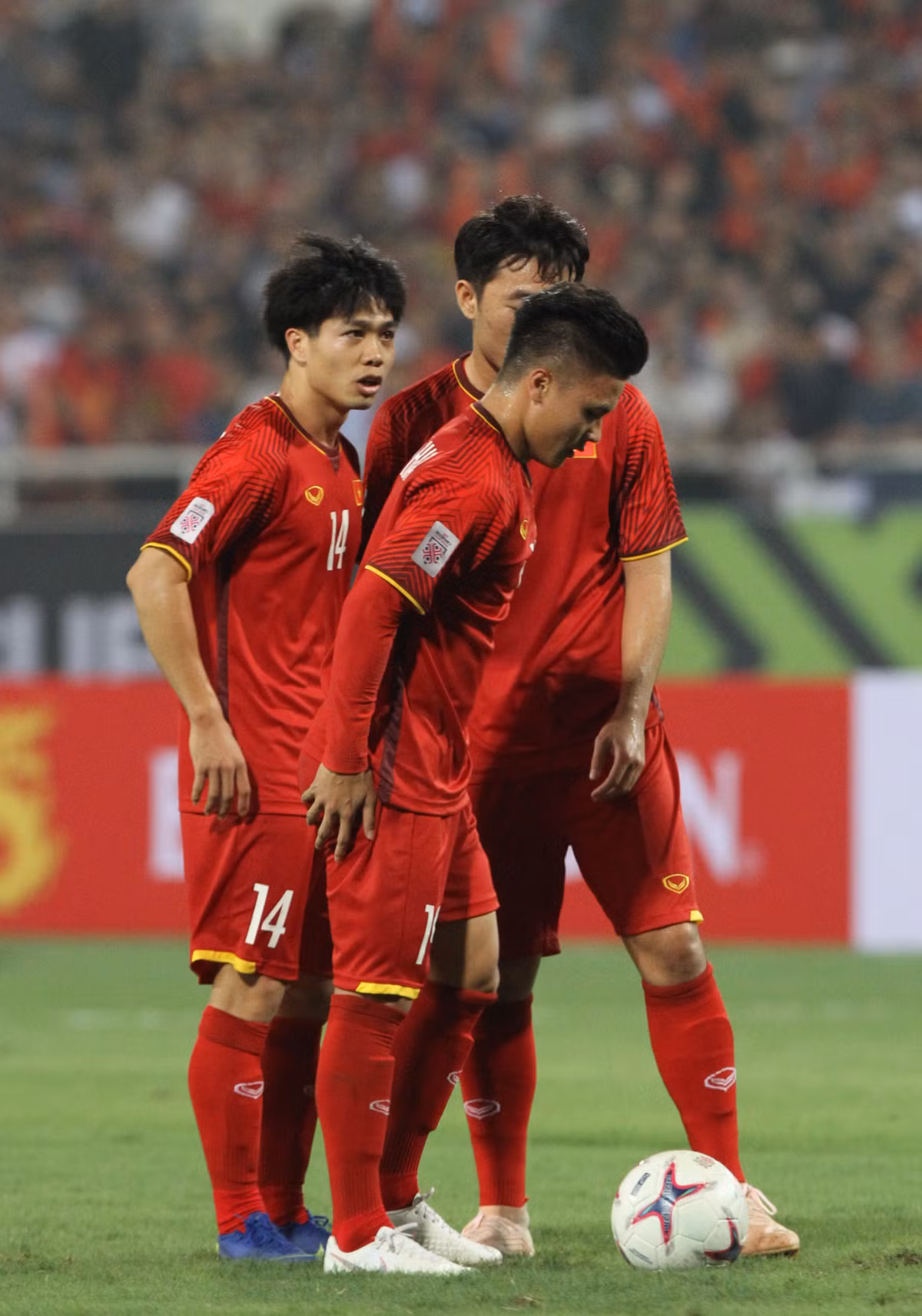 Gần như trong mọi điểm nóng trên sân đều có mặt của Công Phượng.