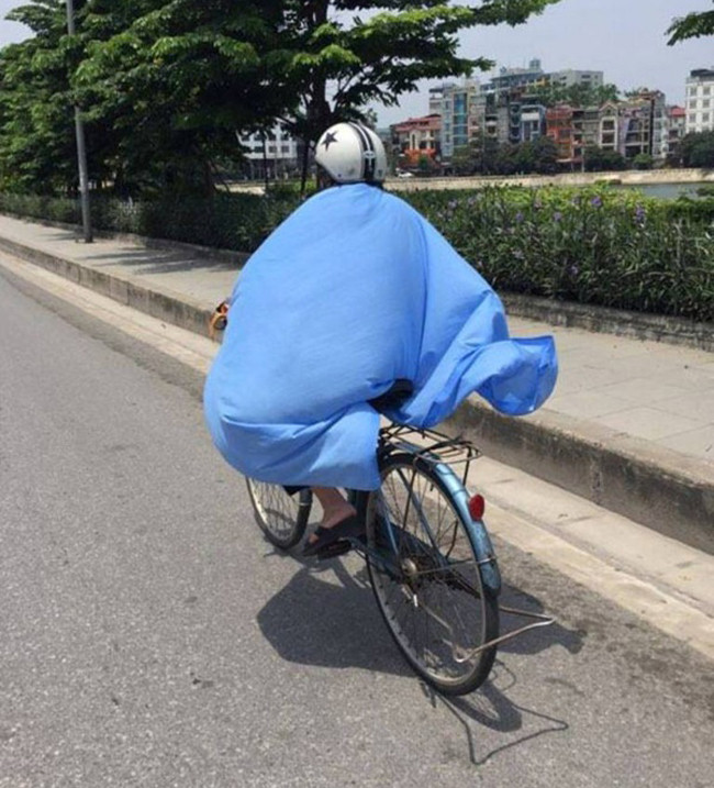 Trời không mưa nhưng vẫn phải mặc áo mưa là hiện tượng hoàn toàn có thật.