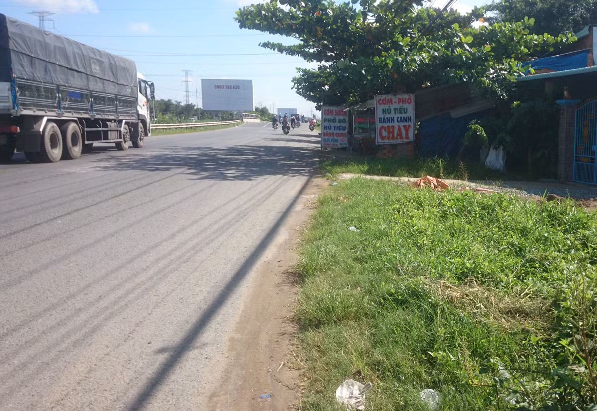 Quan binh dan "chem" khach 1,2 trieu dong 6 dia com suon