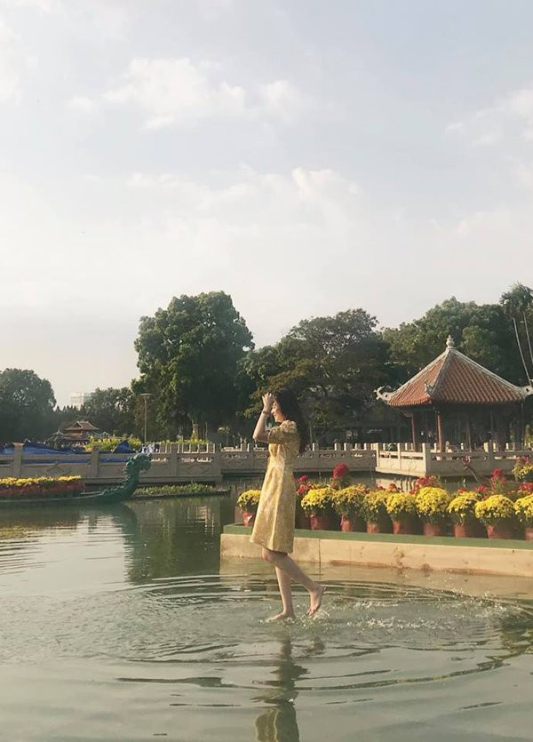 Theo chia sẻ của các nhà quản lý, cầu tàng hình có tiết diện chiều ngang đến 4 mét, dài gần 20 mét giúp tạo ra mặt phẳng chịu lực trên mặt nước.