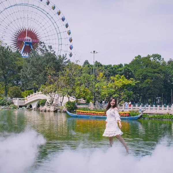 Thậm chí, khi bạn đi lại, nhiều người còn tưởng tượng như bạn có khả năng lướt trên mặt nước giống các nhân vật trong phim kiếm hiệp từng xem.