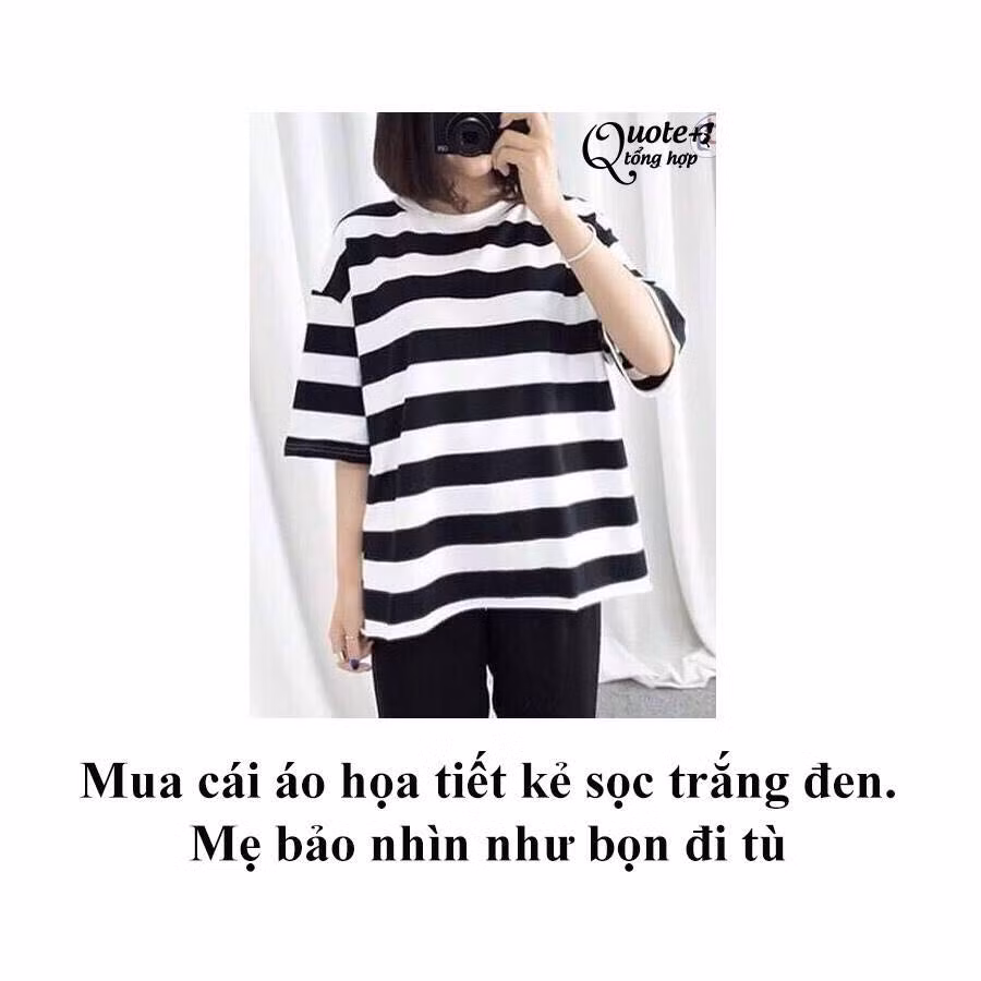 Tâm sự về việc bị chê về phong cách, nickname Trang Hương chia sẻ: "mua quần áo gì cũng toàn bị chê. Người đã gầy mà toàn mặc áo rộng, lại còn hay mặc đồ đen, con gái con đứa ai mặc quần rách gối thế kia, tô son đậm tkế như chào mào, đừng nhuộm tóc nữa con ti vi bảo bị ung thư đầy kìa".