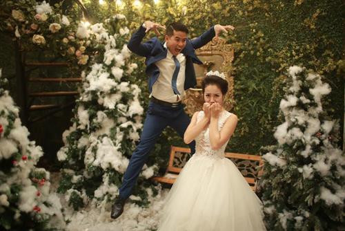 Sự nhí nhảnh của cặp đôi 9X chàng dạy võ và nàng dạy múa trong bộ ảnh cưới độc đáo của họ khiến nhiều người phải ghen tỵ