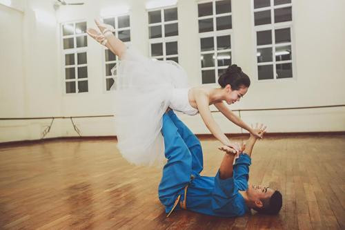 Bộ ảnh cưới trở nên vô cùng đáng yêu khi có sự xuất hiện của cô dâu trong trang phục múa ballet còn chú rể mặc đồ võ sư.