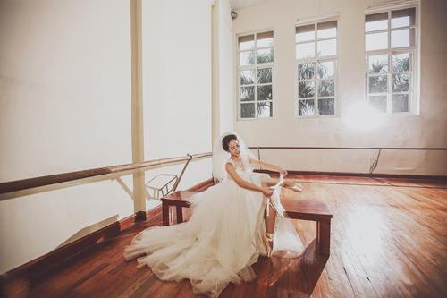 Sau khoảng một năm yêu nhau, Thu Phương và Vũ Kiên quyết định về chung một nhà. Để ghi dấu kỉ niệm tình yêu ngọt ngào của mình, Thu Phương và Vũ Kiên quyết định chụp bộ ảnh cưới độc đáo tái hiện lại những ngày đầu quen nhau trong lớp học.