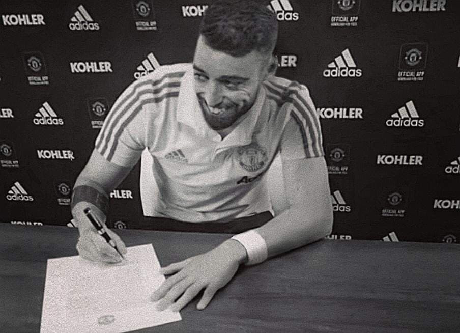  Chuyển nhượng cầu thủ từ The Sun, tiền vệ Bruno Fernandes - mục tiêu theo đuổi của MU đang rất gần SVĐ Old Tranfford.