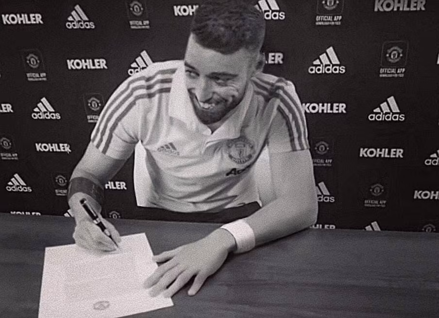  Chuyển nhượng cầu thủ từ The Sun, tiền vệ Bruno Fernandes - mục tiêu theo đuổi của MU đang rất gần SVĐ Old Tranfford.