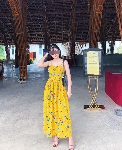 Theo nhận xét của CĐM, Lê là cô gái có gương mặt bầu bĩnh, dễ thương và thân hình thon gọn quyến rũ.